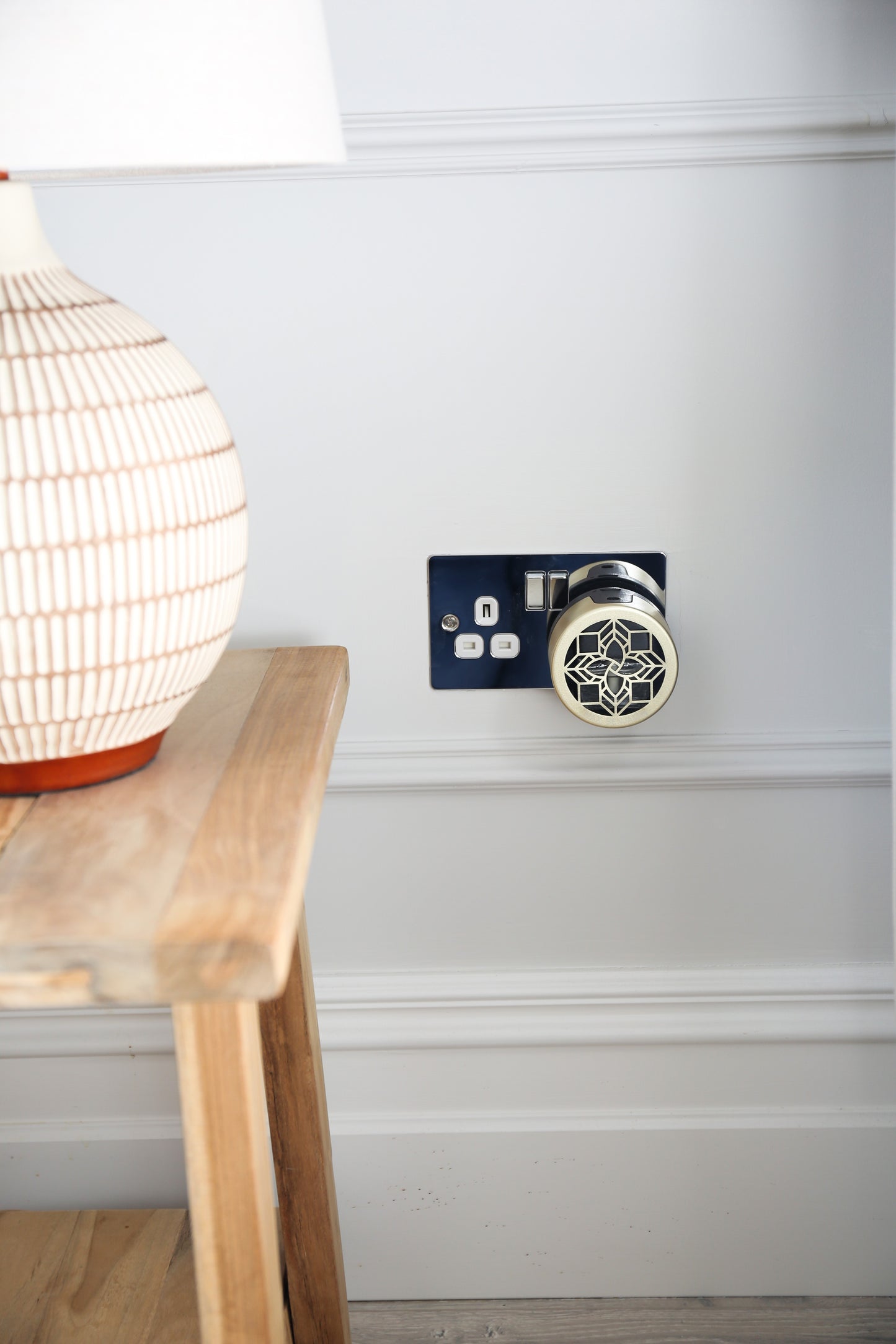 French Linen Water Plug-in Wall Fragrance Diffuser by Max Benjamin