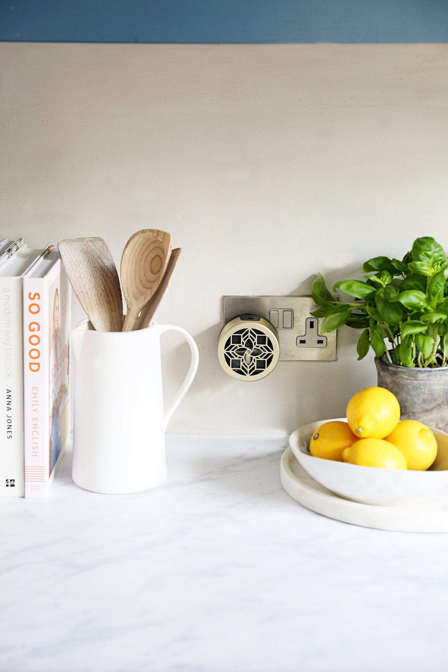 French Linen Water Plug-in Wall Fragrance Diffuser by Max Benjamin