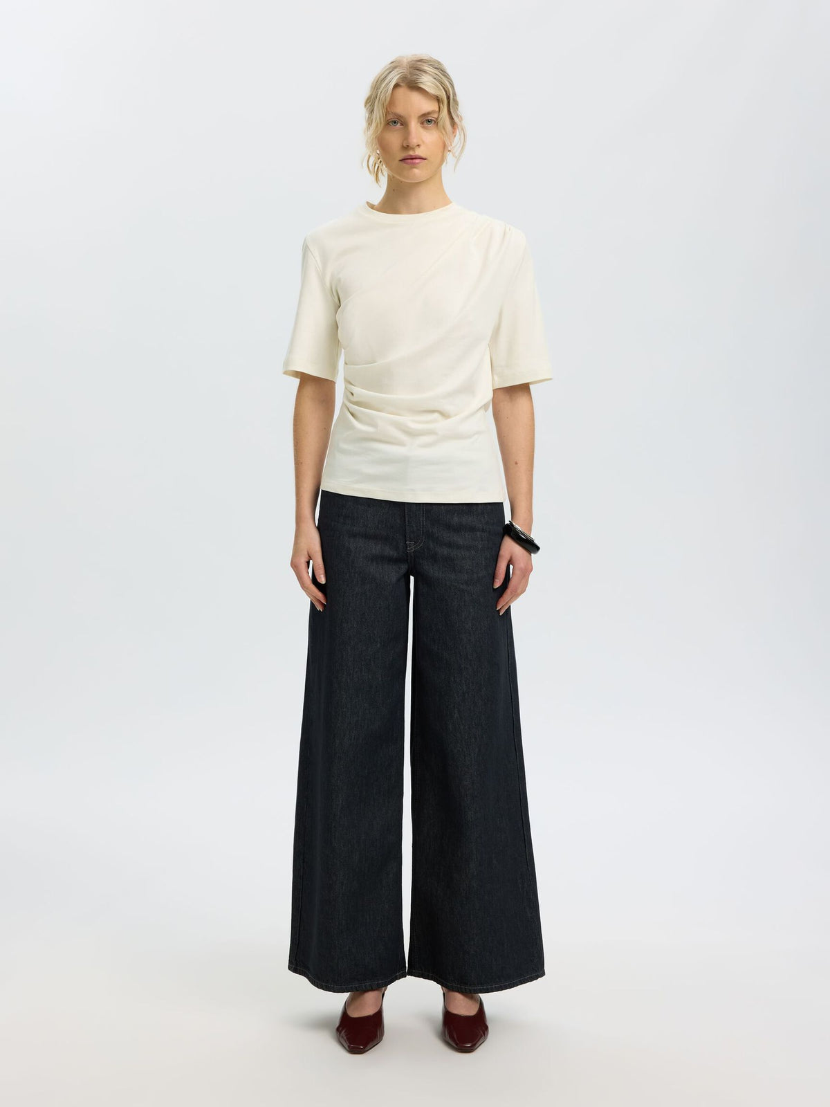 Off-white gathered 100% organic cotton T-shirt