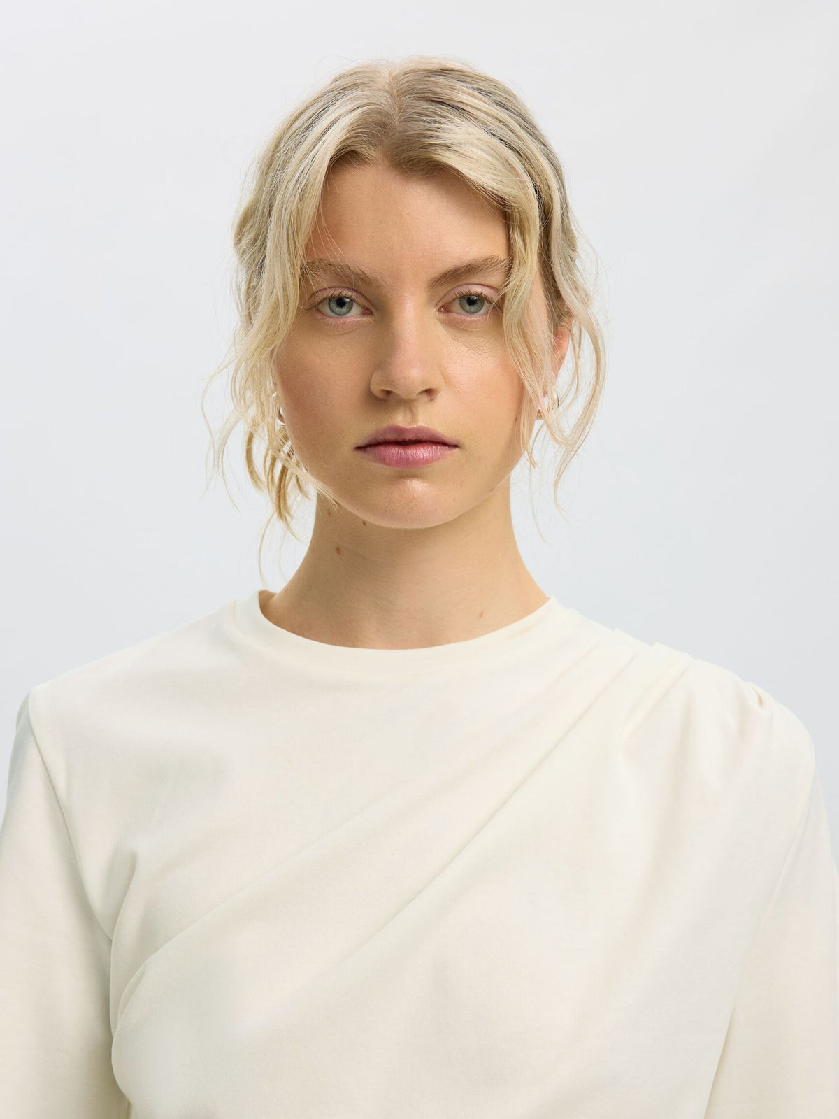 Off-white gathered 100% organic cotton T-shirt
