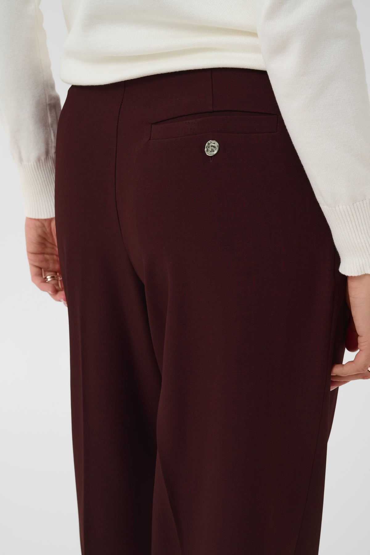 Frankie trousers in a burgundy shade