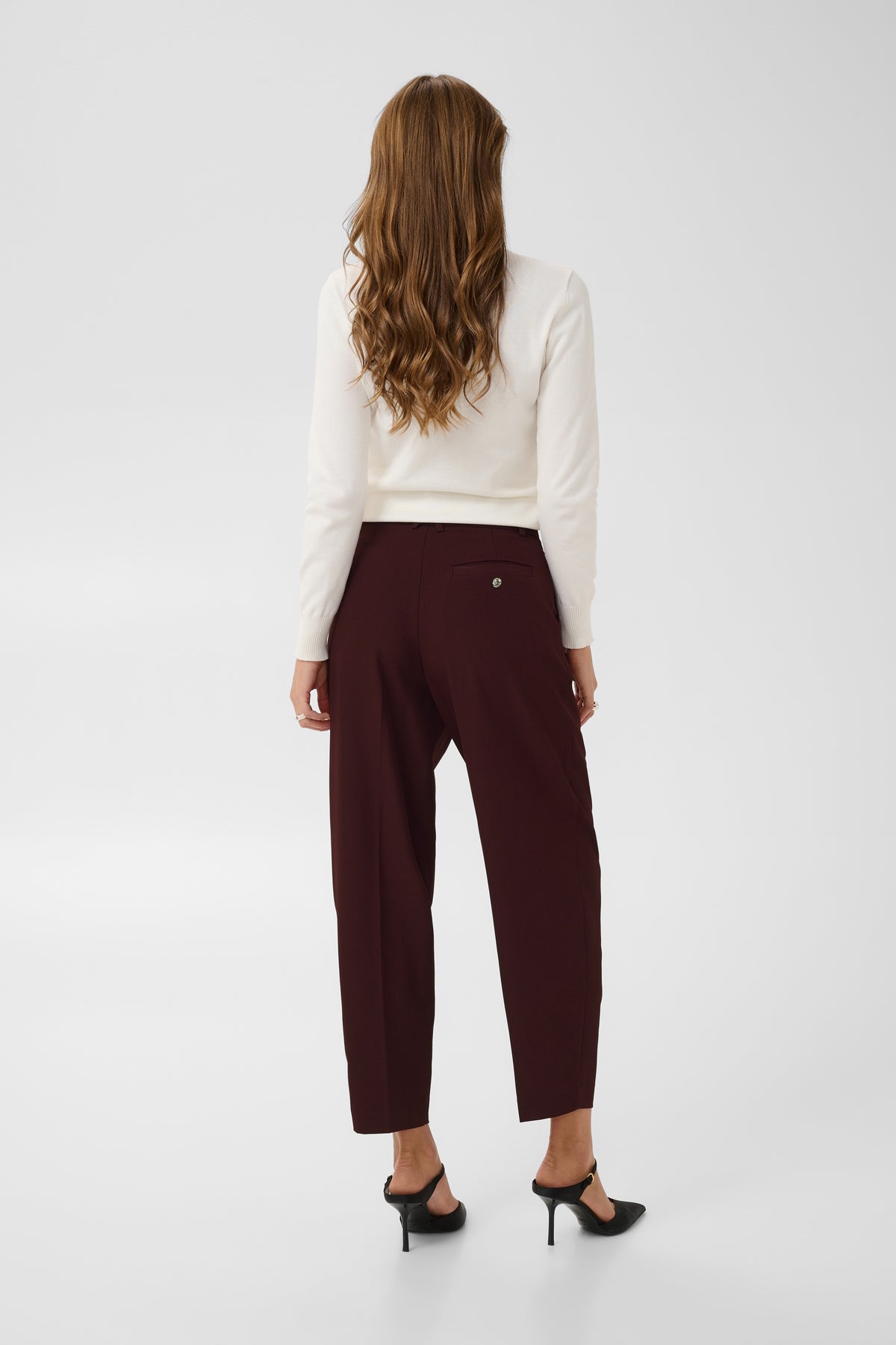 Frankie trousers in a burgundy shade