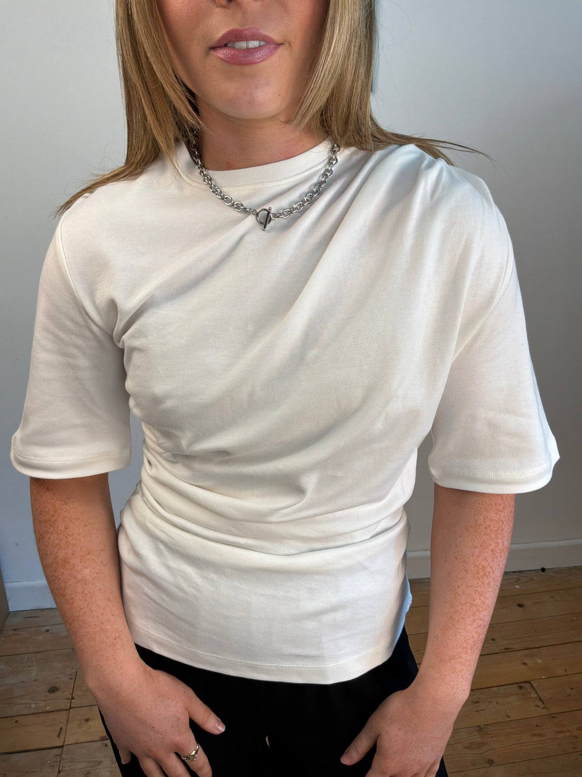 Off-white gathered 100% organic cotton T-shirt
