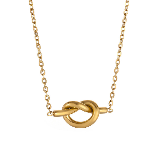 Knot necklace in gold