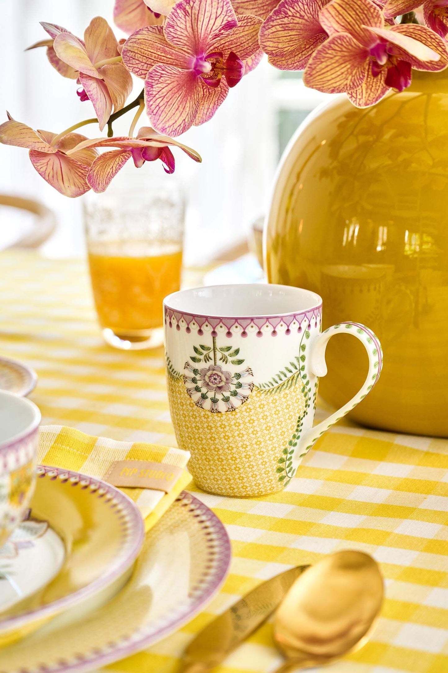 Set/2 Mugs Large Lily&Lotus in yellow by Pip Studio