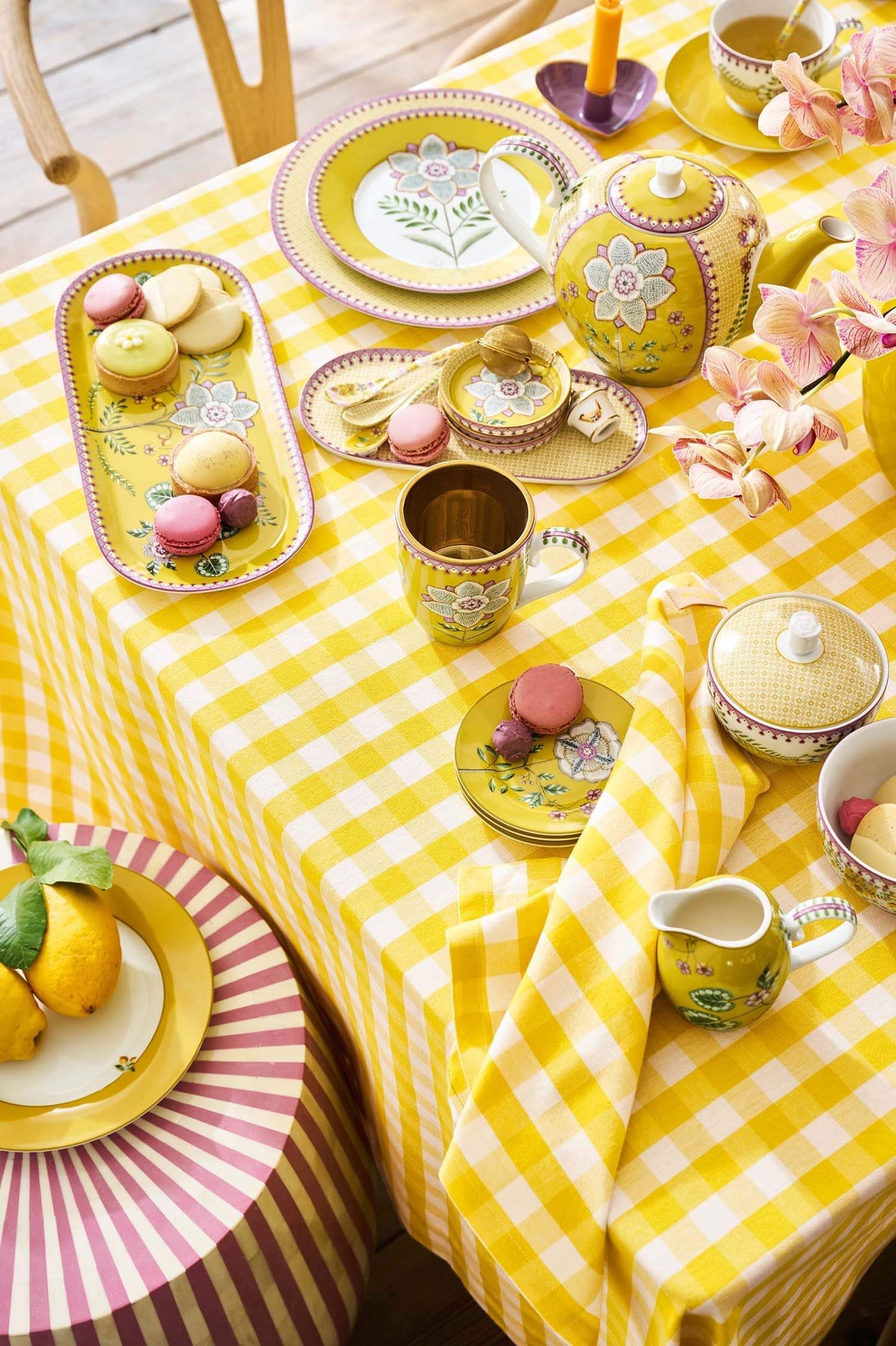 Plate Lily&Lotus 21cm in yellow by Pip Studio