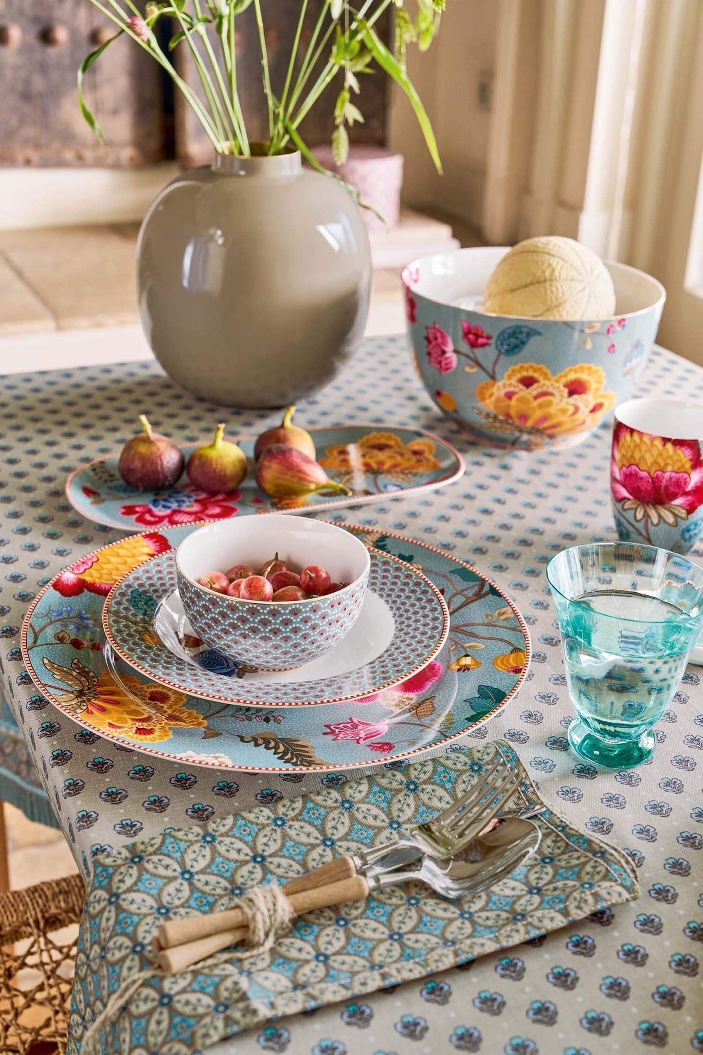 Plate Blooming Tales Blue 21cm by Pip Studio