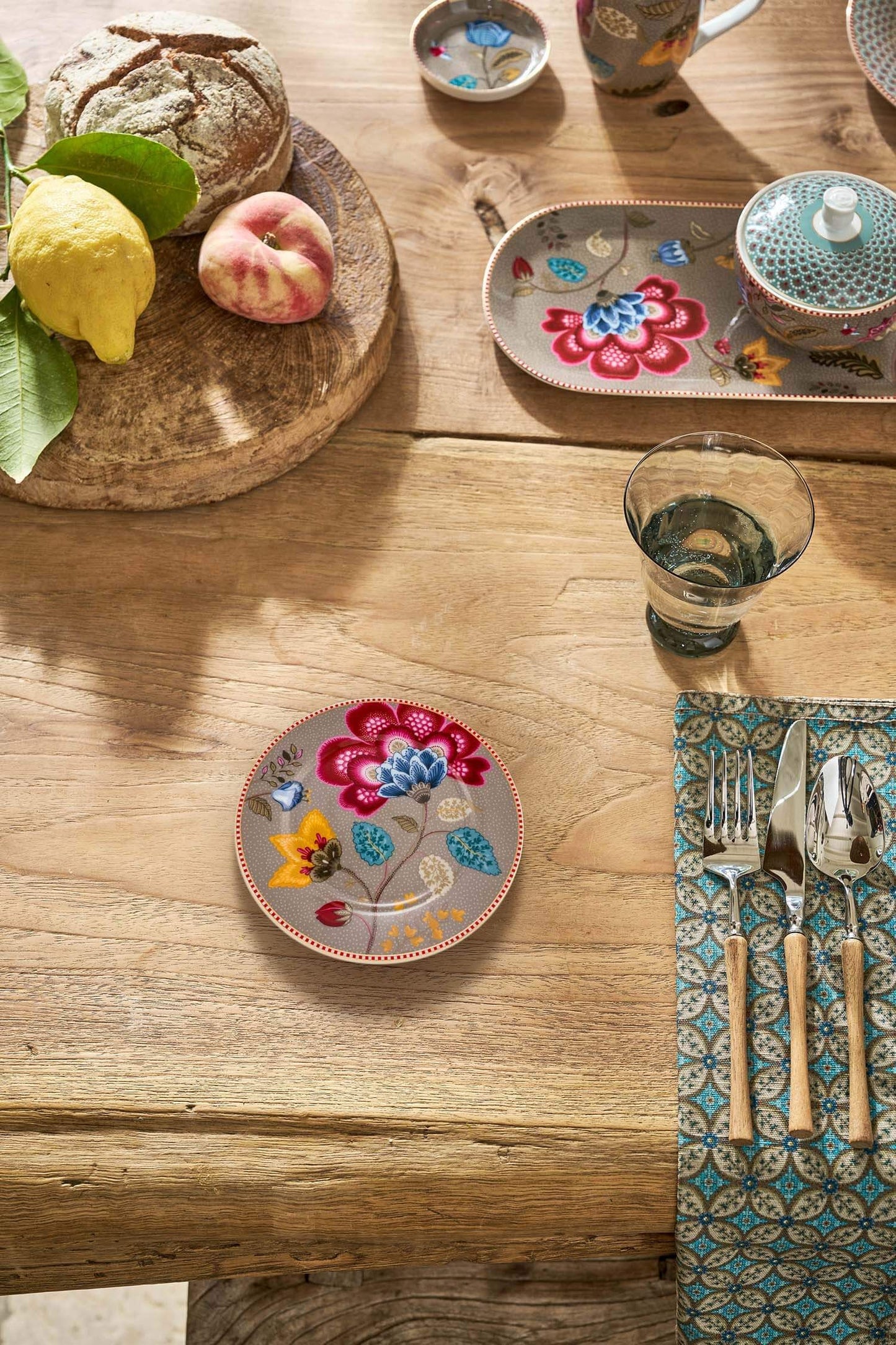 Plate Blooming Tales Fantasy Khaki 17cm by Pip Studio