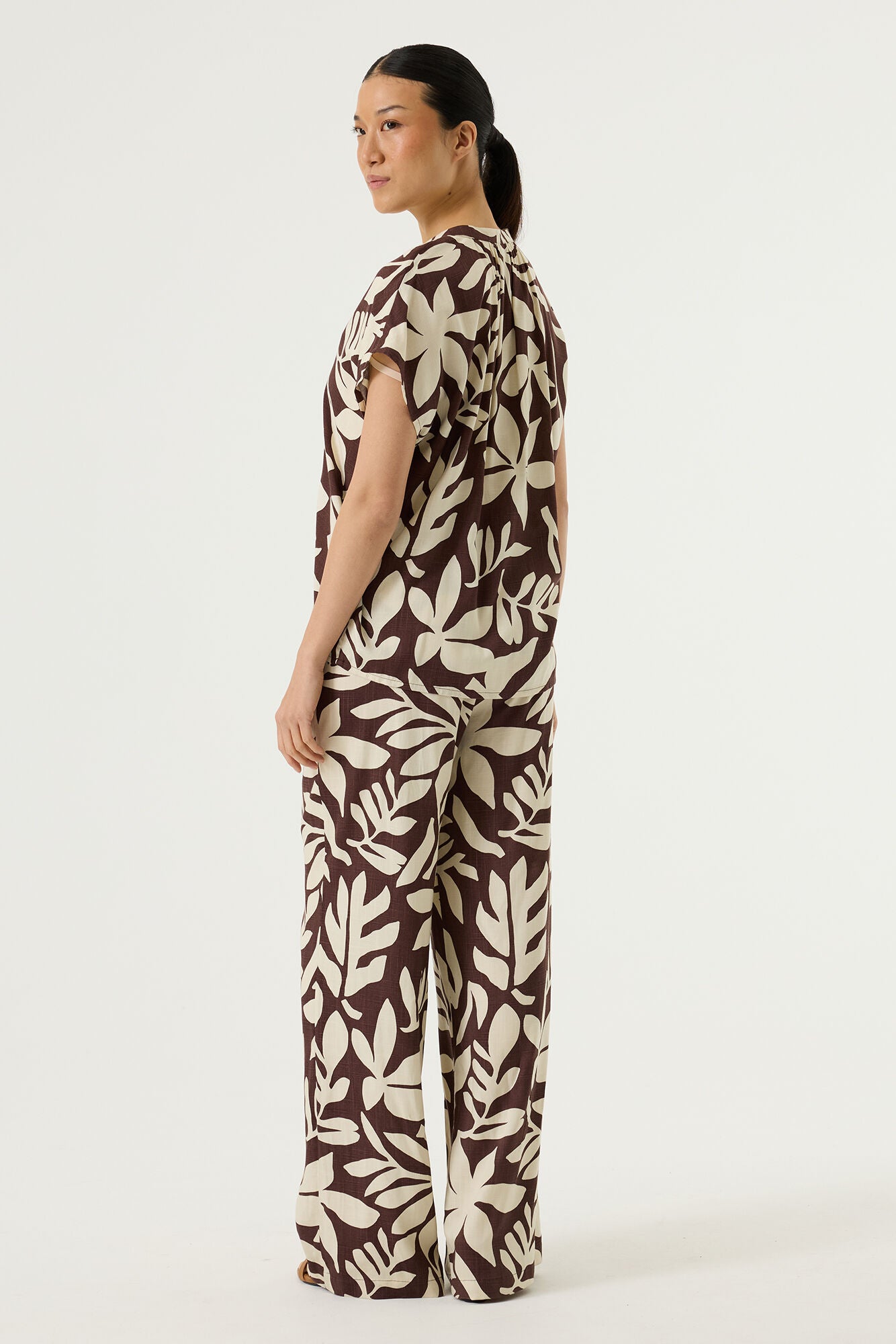 Big leaf top